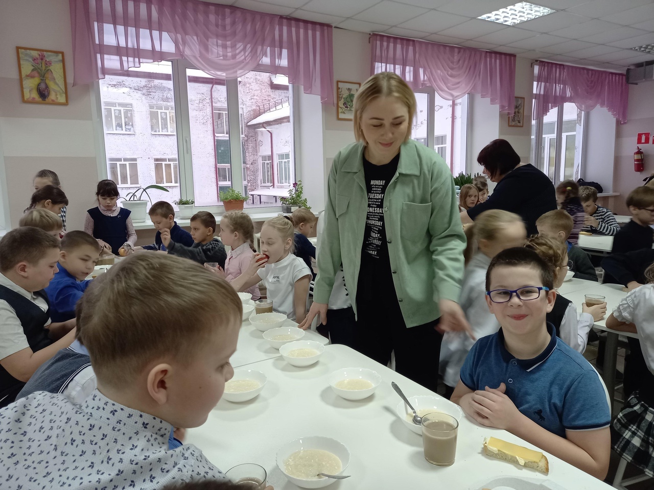 Коротко о столовой: Изображение.