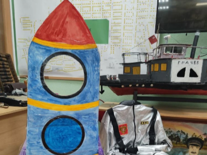 🚀 С праздником, друзья! С Днем космонавтики! 👨🚀 🚀 С праздником, друзья! С Днем космонавтики! 👨🚀.