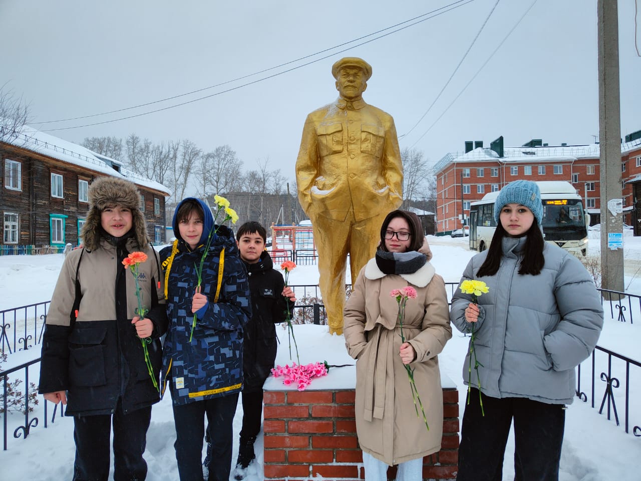 Возложение цветов.