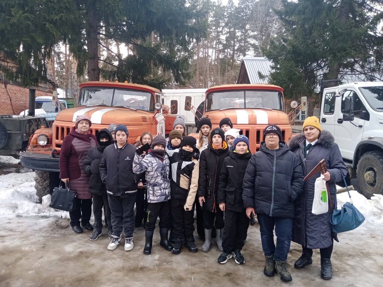 Экскурсия на лесопожарную станцию Экскурсия на лесопожарную станцию.