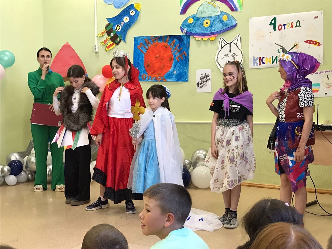 "Инопланетная красавица" "Инопланетная красавица".