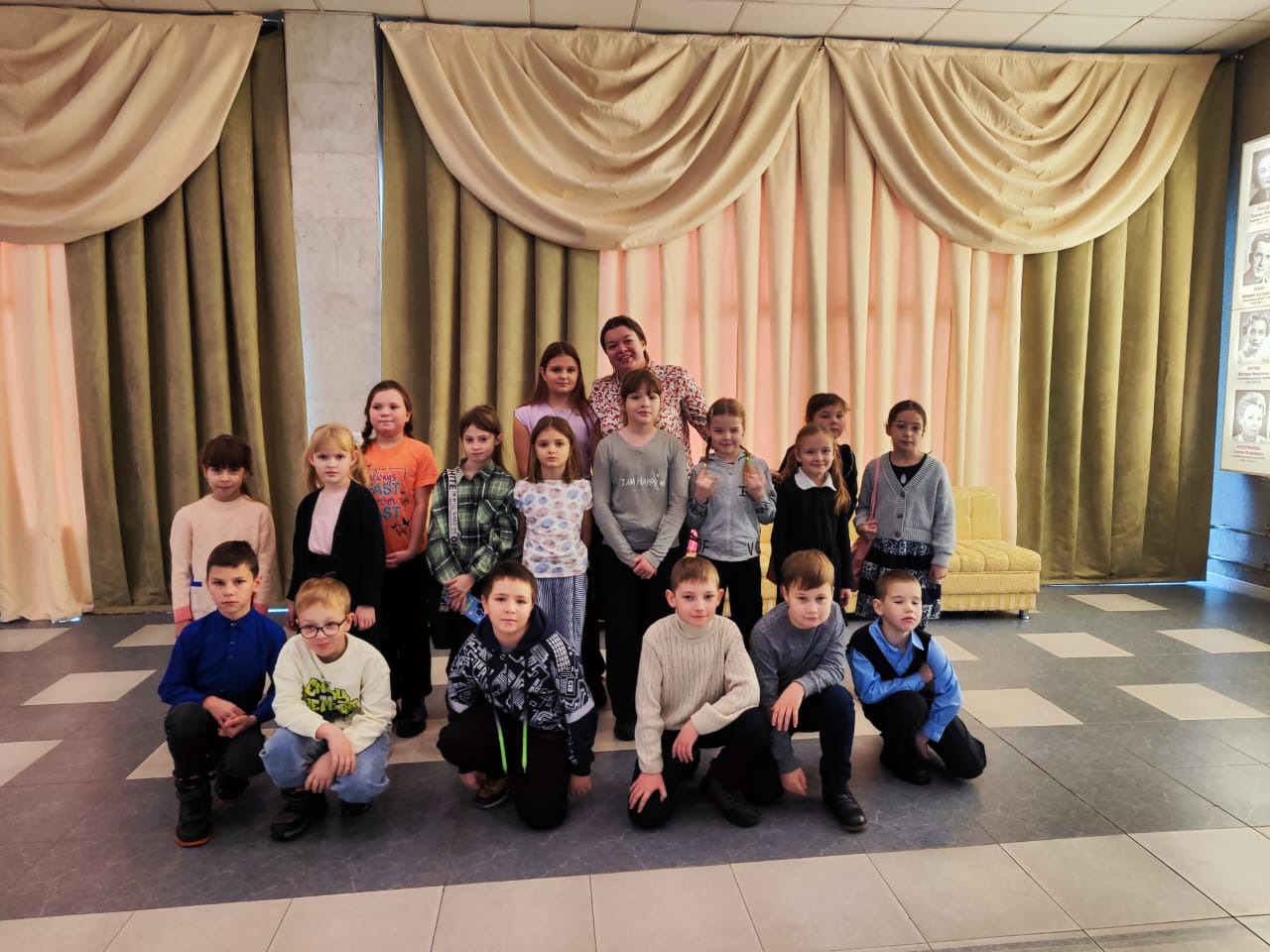 Поездка в театр Поездка в театр.