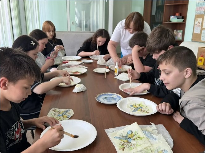 Пришкольный лагерь: творческие посиделки в 6 отряде 🎨 Пришкольный лагерь: творческие посиделки в 6 отряде 🎨.