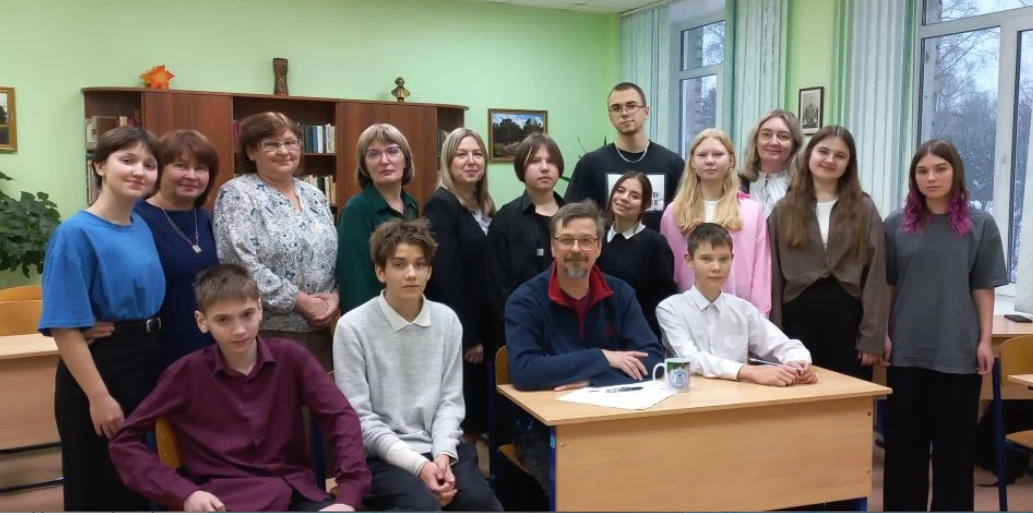 Театр встречает зрителей Театр встречает зрителей.