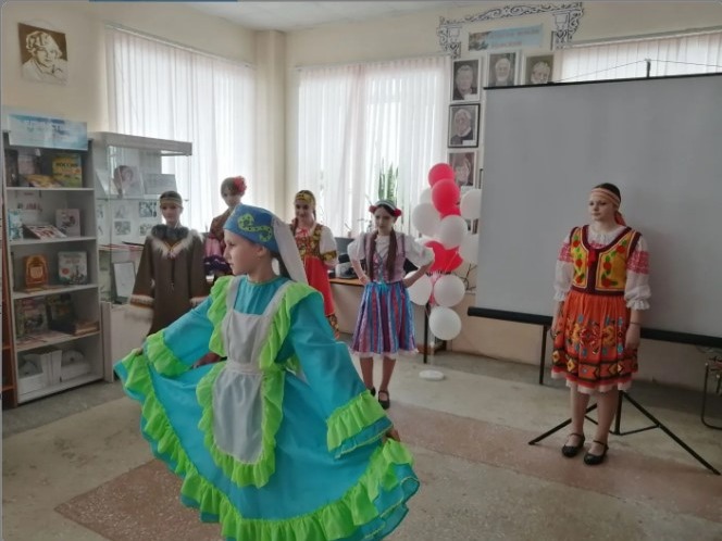 Живут в России разные народы с давних пор....